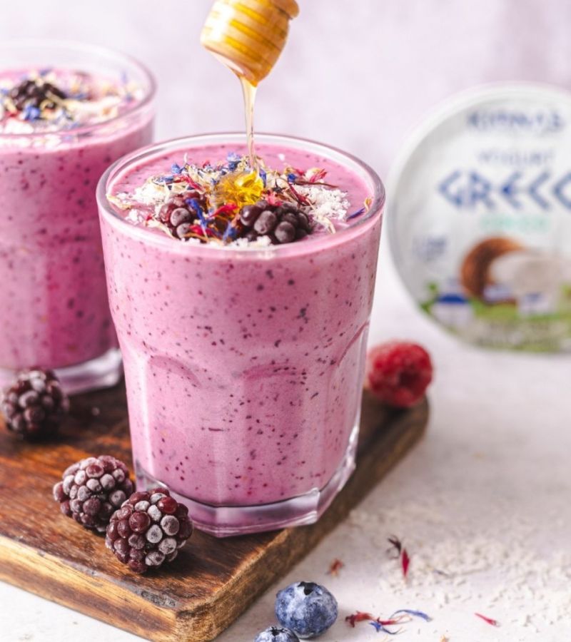 Smoothies cocco e frutti rossi