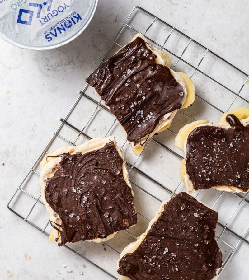 Banana snack con cioccolato e burro d’arachidi