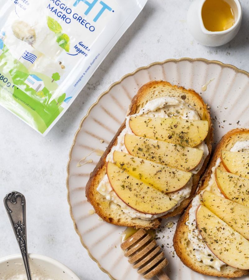 Toast con crema di feta dolce