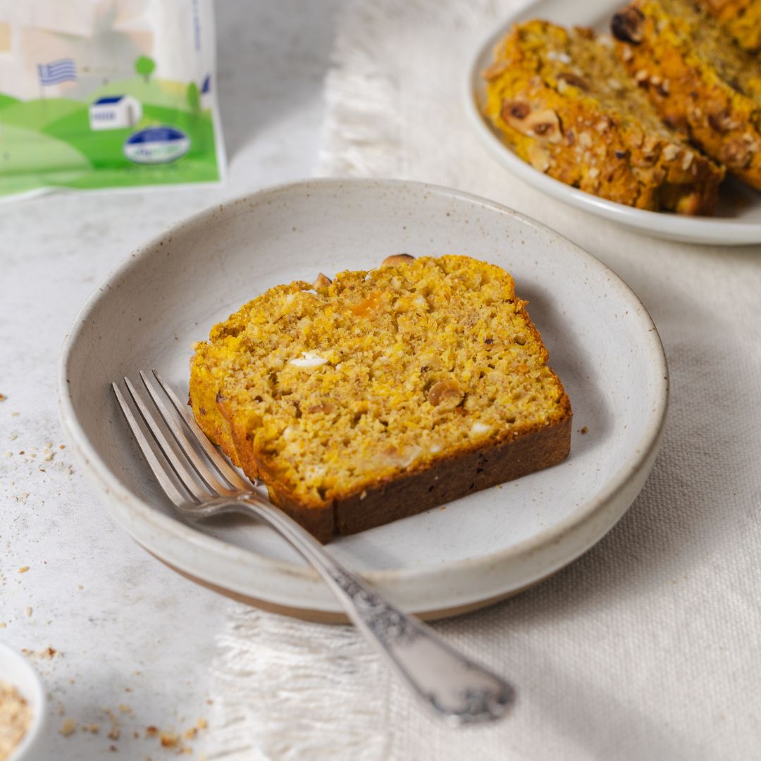 Plumcake salato con zucca, nocciole e feta